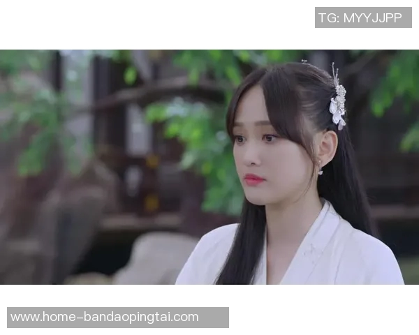 实时新闻深度对话杨丽在英雄联盟中的成长与挑战之路